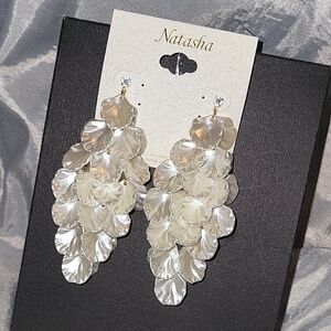 Natasha Layer Scallop Petals Brans New TL